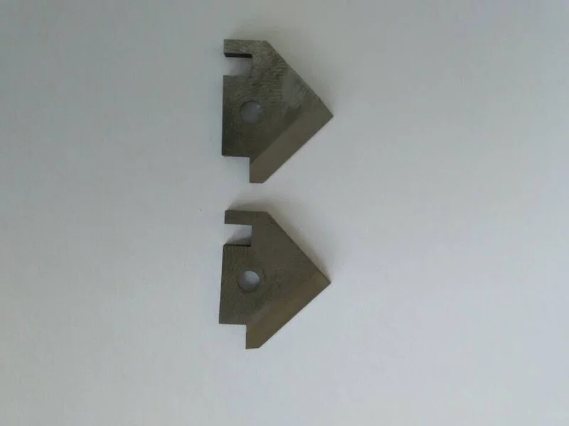 Коаксиальная машина для зачистки проволоки для вращающихся лопастей